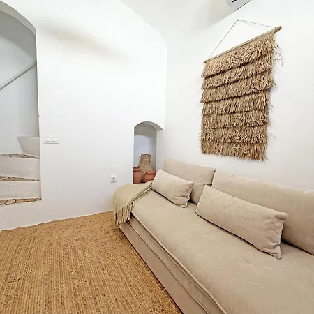 Val Stylish Townhouse