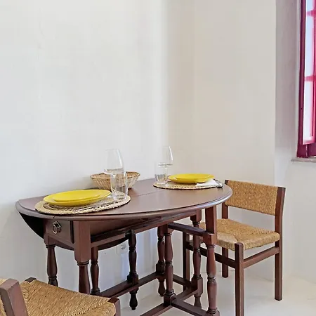 Val Stylish Townhouse